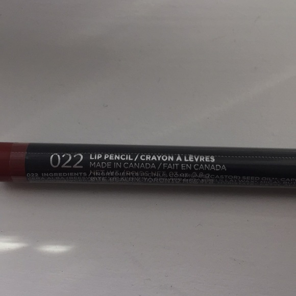 Makeup & skincare bundle + FREE GIFT 🎁 - Picture 8 of 8